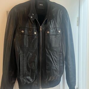 Men’s Hugo Boss leather jacket. Very Good condition. Size 42R.